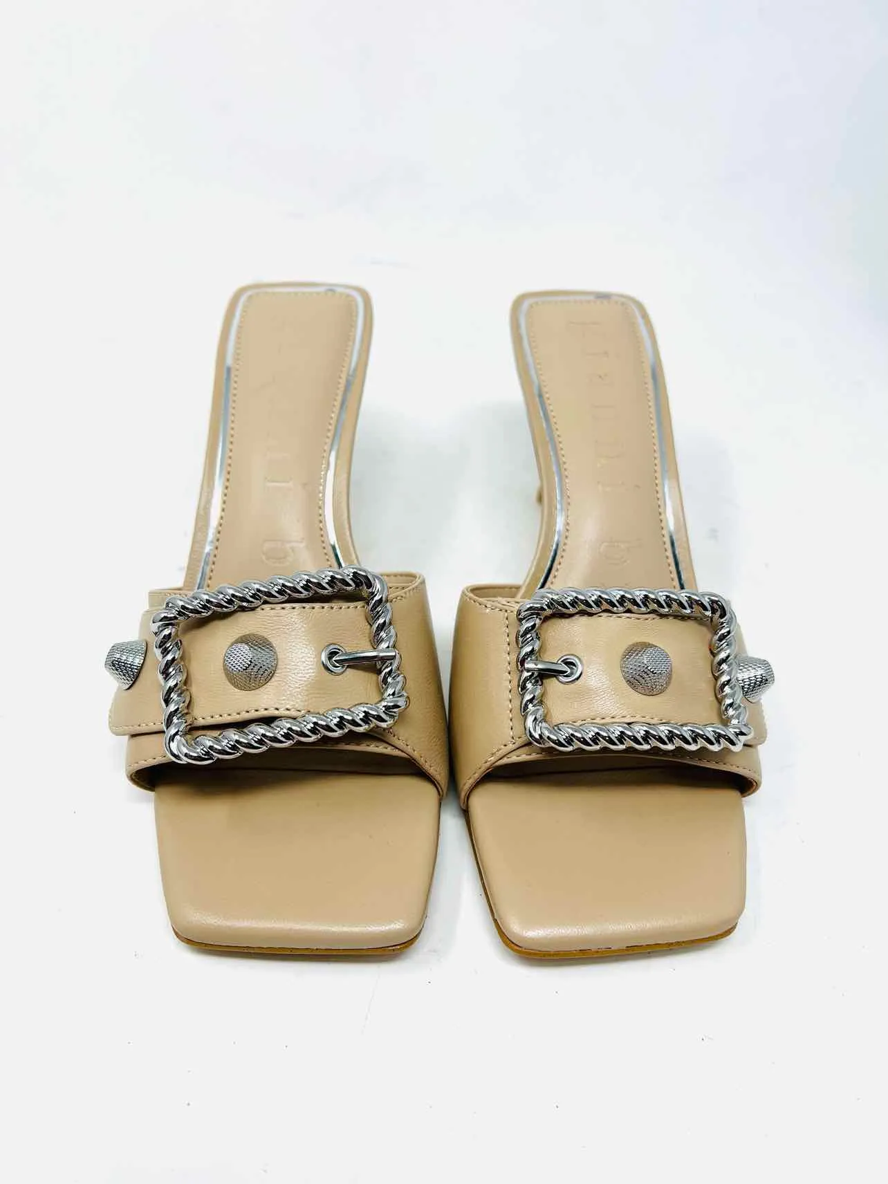 Gianni Bini Size 6 Nude/Silver Embellished Buckle(s) Shoes Sandals Heels