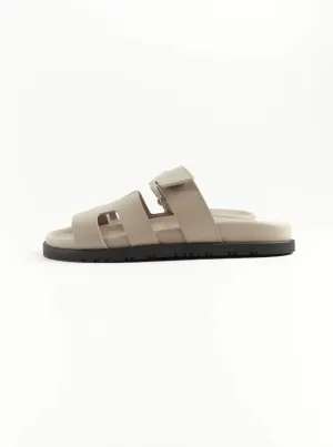 HERMÈS CHYPRE SANDALS (BEIGE MASTIC)