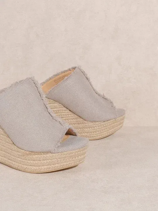 OASIS SOCIETY Simple Bliss - Distressed Linen Wedge